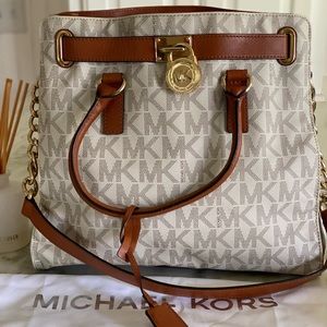 Micheal Kors purse